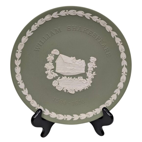 Vtg Wedgewood Jasperware William Shakespeare Plate Green Embossed Relief 8" - Picture 1 of 8